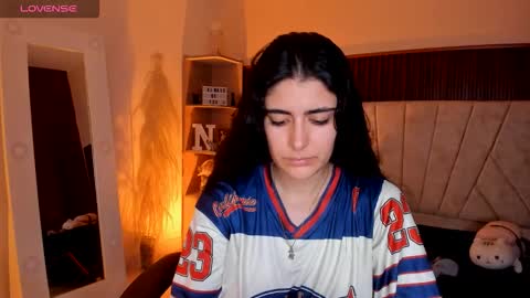 Snapshot of _niah_ chatting on February 8, 9:18 pm Niah You can call me Ni or cutie haha online show from February 8, 9:18 pm