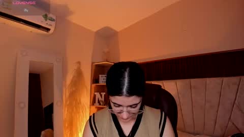 Snapshot of _niah_ chatting on March 1, 9:06 pm Niah You can call me Ni or cutie haha online show from March 1, 9:06 pm