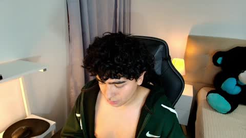 Snapshot of _nickconnor1 chatting on December 8, 10:57 pm Nicolas online show from December 8, 10:57 pm