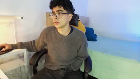 Snapshot of _nickconnor1 chatting on October 16, 6:36 am Nicolas online show from October 16, 6:36 am