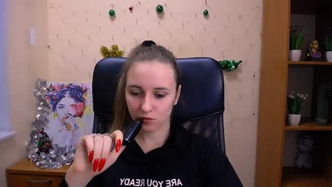 Snapshot of _nicole_new chatting on December 17, 1:05 pm Nica online show from December 17, 1:05 pm