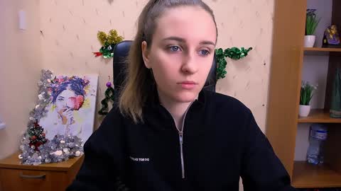 Snapshot of _nicole_new chatting on December 22, 12:05 pm Nica online show from December 22, 12:05 pm