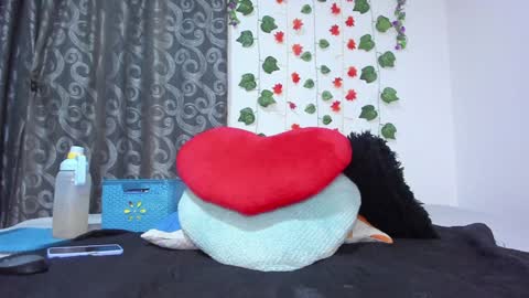 Snapshot of _nicollee chatting on December 21, 10:06 am juliana online show from December 21, 10:06 am