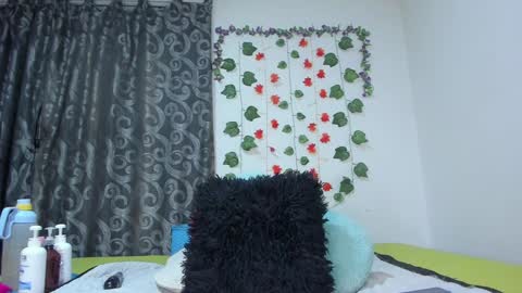 Snapshot of _nicollee chatting on December 27, 9:39 am juliana online show from December 27, 9:39 am