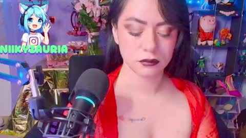 niiky online show from February 15, 6:15 pm