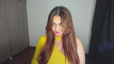 Snapshot of _ninahot chatting on December 22, 1:45 am Nina online show from December 22, 1:45 am