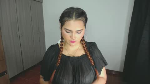 Snapshot of _ninahot chatting on December 28, 9:19 pm Nina online show from December 28, 9:19 pm