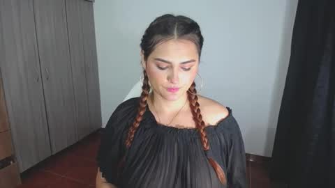 Snapshot of _ninahot chatting on December 29, 3:33 am Nina online show from December 29, 3:33 am