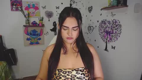 Snapshot of _ninahot chatting on October 12, 5:28 am Nina online show from October 12, 5:28 am