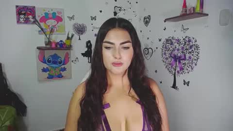 Snapshot of _ninahot chatting on November 18, 6:23 pm Nina online show from November 18, 6:23 pm