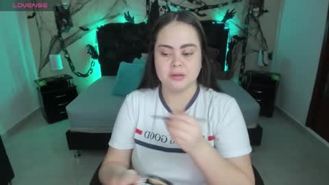 Olivia jones online show from October 29, 11:34 am