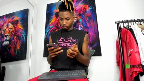 Snapshot of _pantera_09 chatting on December 10, 4:45 am Kevin online show from December 10, 4:45 am