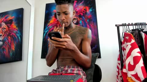 Snapshot of _pantera_09 chatting on December 22, 6:04 pm Kevin online show from December 22, 6:04 pm