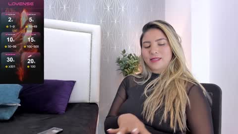 Snapshot of _peach1_ chatting on January 21, 5:41 pm peach1 online show from January 21, 5:41 pm