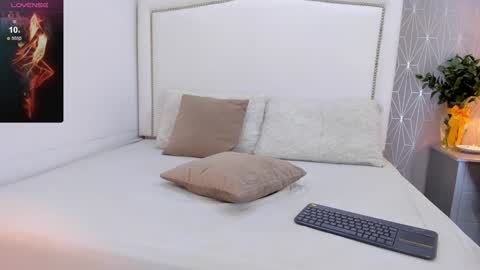 Snapshot of _peach1_ chatting on February 4, 8:06 pm peach1 online show from February 4, 8:06 pm