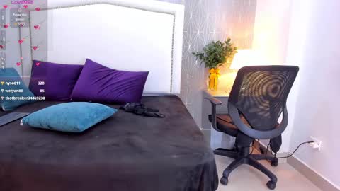 Snapshot of _peach1_ chatting on February 11, 11:01 pm peach1 online show from February 11, 11:01 pm