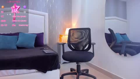 Snapshot of _peach1_ chatting on September 22, 2:08 pm peach1 online show from September 22, 2:08 pm