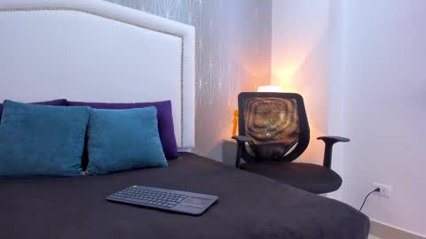 Snapshot of _peach1_ chatting on September 29, 2:55 pm peach1 online show from September 29, 2:55 pm