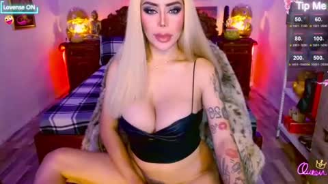 Snapshot of _queengoddess_ chatting on June 28, 4:07 am Hi my name is selinaim glad to meet everyone here online show from June 28, 4:07 am