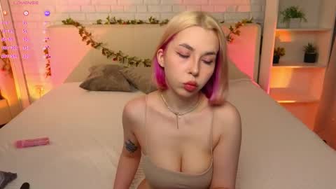 Snapshot of _ramune_ chatting on March 1, 8:11 pm Merlizz Eva Jane Mila Nicole left to right online show from March 1, 8:11 pm