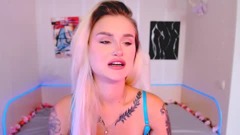 Snapshot of _ravena chatting on September 29, 11:59 am _ravena online show from September 29, 11:59 am