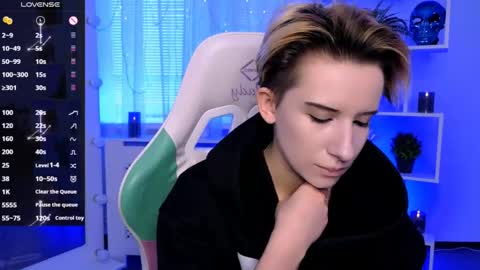 Snapshot of _rein_ramm chatting on May 14, 2:46 pm Rein online show from May 14, 2:46 pm