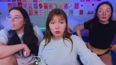 LISSAPVT IS OPEN online show from March 1, 9:37 pm