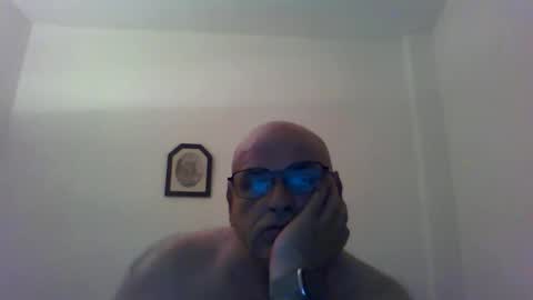 REY online show from May 12, 6:38 pm