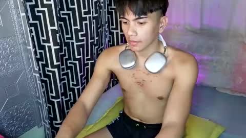 _rhodhard online show from April 13, 4:07 am