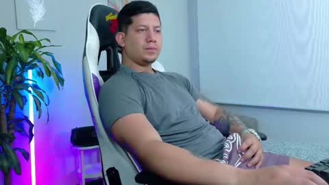 Snapshot of _robertobaggio chatting on February 4, 12:22 pm Roberto online show from February 4, 12:22 pm