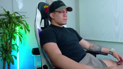 Snapshot of _robertobaggio chatting on February 5, 3:44 am Roberto online show from February 5, 3:44 am