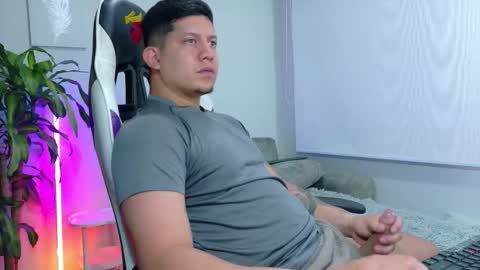 Snapshot of _robertobaggio chatting on February 12, 1:06 pm Roberto online show from February 12, 1:06 pm