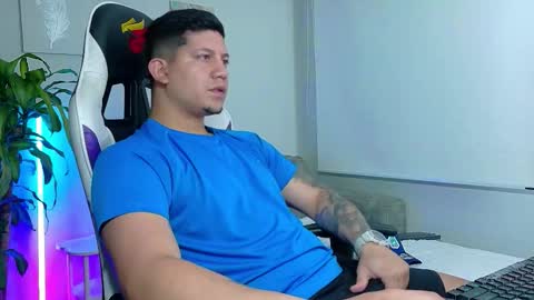 Snapshot of _robertobaggio chatting on February 13, 12:12 pm Roberto online show from February 13, 12:12 pm