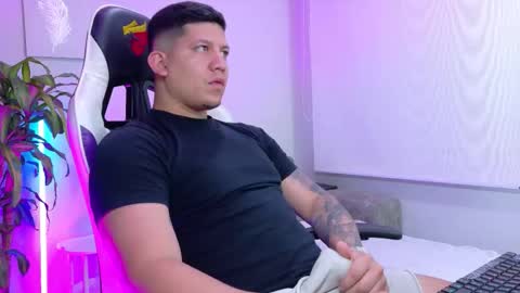 Snapshot of _robertobaggio chatting on February 15, 10:36 am Roberto online show from February 15, 10:36 am