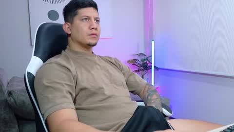 Snapshot of _robertobaggio chatting on February 25, 12:15 pm Roberto online show from February 25, 12:15 pm