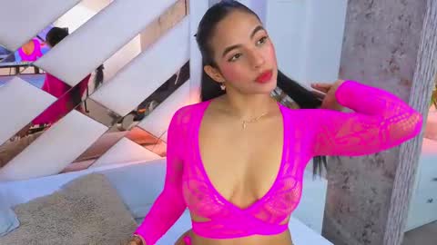 Snapshot of _saara_evans_ chatting on September 18, 8:11 pm Sara online show from September 18, 8:11 pm