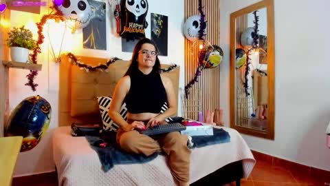 SAMANTHA FOX online show from October 19, 10:49 am