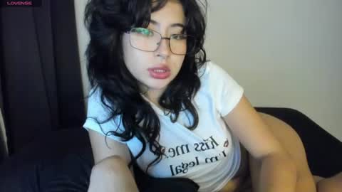 Snapshot of _scarletgirl_ chatting on June 15, 2:36 am Chloee online show from June 15, 2:36 am