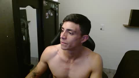 Snapshot of _schnnneider_ chatting on March 18, 9:51 pm SCHNEIDER online show from March 18, 9:51 pm