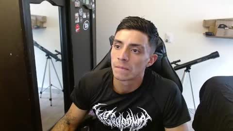 Snapshot of _schnnneider_ chatting on April 16, 7:14 pm SCHNEIDER online show from April 16, 7:14 pm