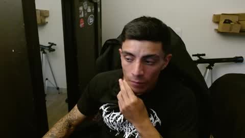 Snapshot of _schnnneider_ chatting on April 21, 9:39 pm SCHNEIDER online show from April 21, 9:39 pm