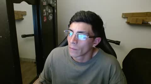 Snapshot of _schnnneider_ chatting on April 28, 12:42 am SCHNEIDER online show from April 28, 12:42 am