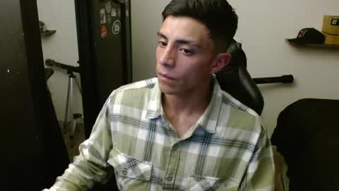 Snapshot of _schnnneider_ chatting on May 9, 11:10 pm SCHNEIDER online show from May 9, 11:10 pm