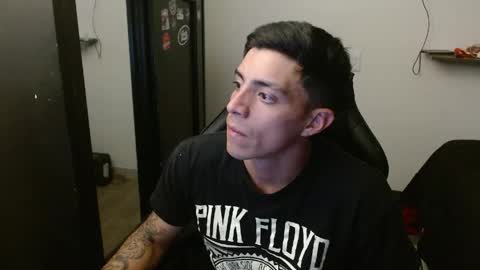 Snapshot of _schnnneider_ chatting on May 18, 10:37 pm SCHNEIDER online show from May 18, 10:37 pm