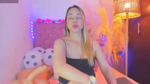 Snapshot of _sexbunny_ chatting on July 15, 5:45 am _sexbunny_ online show from July 15, 5:45 am