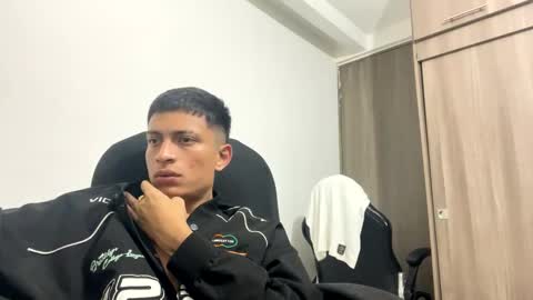 Juan Pablo-independent model online show from February 3, 6:56 am