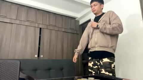 Juan Pablo-independent model online show from March 10, 2:49 am