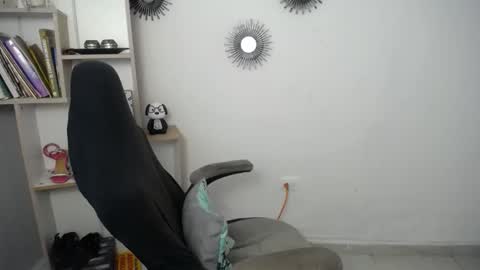 Snapshot of _sexyredhead_ chatting on June 4, 12:22 pm KATA online show from June 4, 12:22 pm