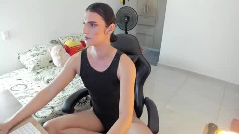 Snapshot of _shantallskinny_ chatting on May 26, 12:39 am Shantall online show from May 26, 12:39 am
