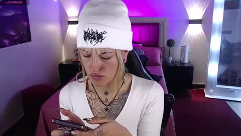 _sharlotte777 online show from March 11, 1:01 pm